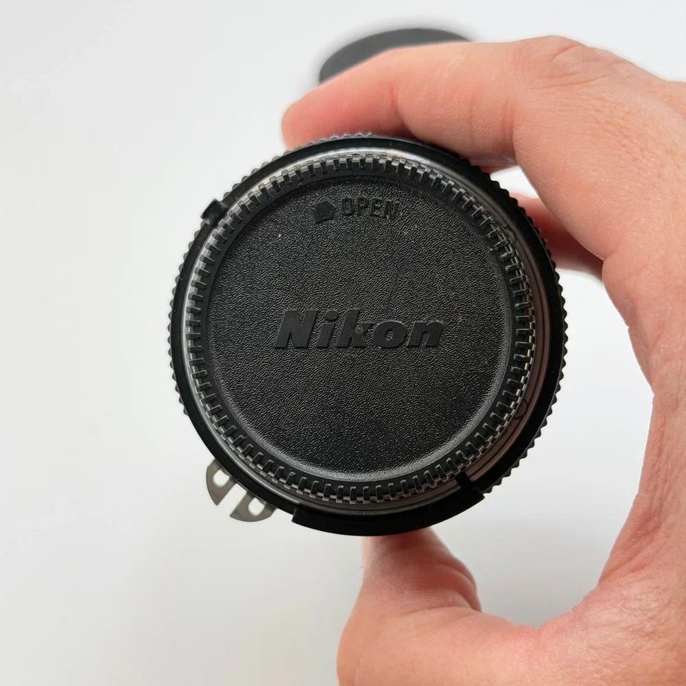 Nikon Nikkor 105mm f2.5 AI Manual Focus Portrait Lens F-Mount W/ Caps 812719